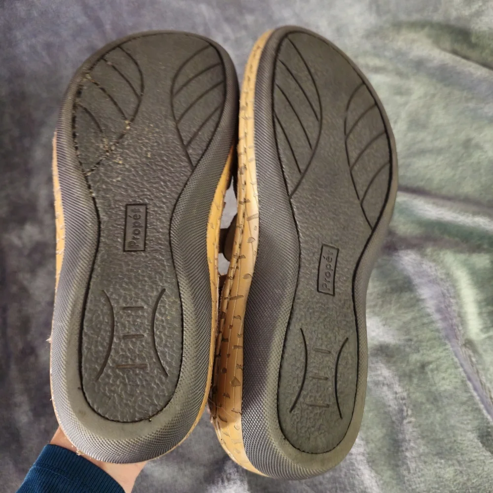 Proper Brown Cutout Leather Upper  Sandals Velcro Enclosure Size 9 - Picture 8 of 8